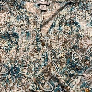 Women’s blouse size 3X- 26/28. Like new.